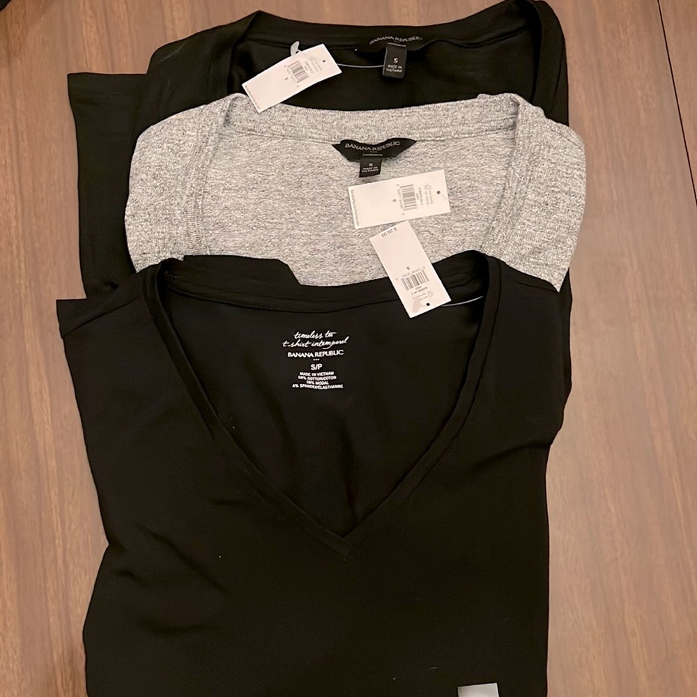 Banana Republic lot of three T Shirts